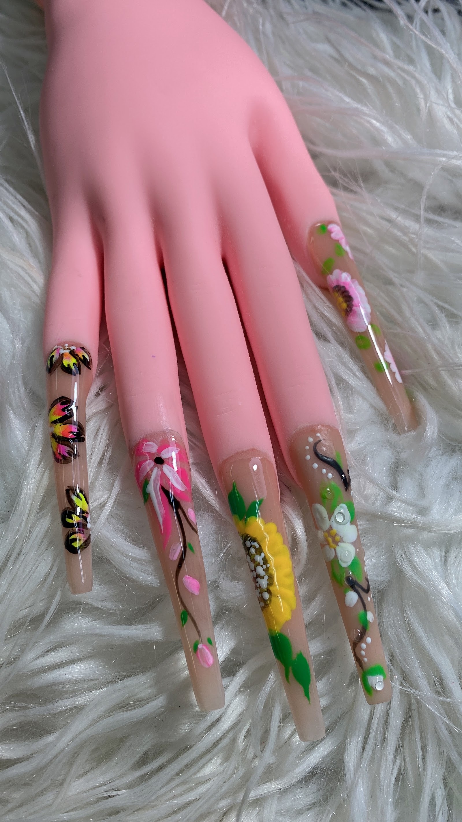 Luxury Nails & Spa LLC nail photo 2